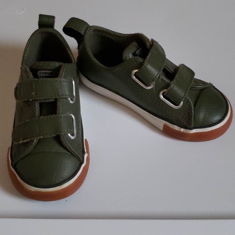 Converse strap toddler shoes